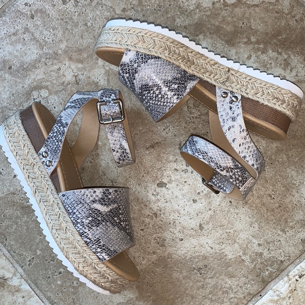 Snakeskin wedge 7